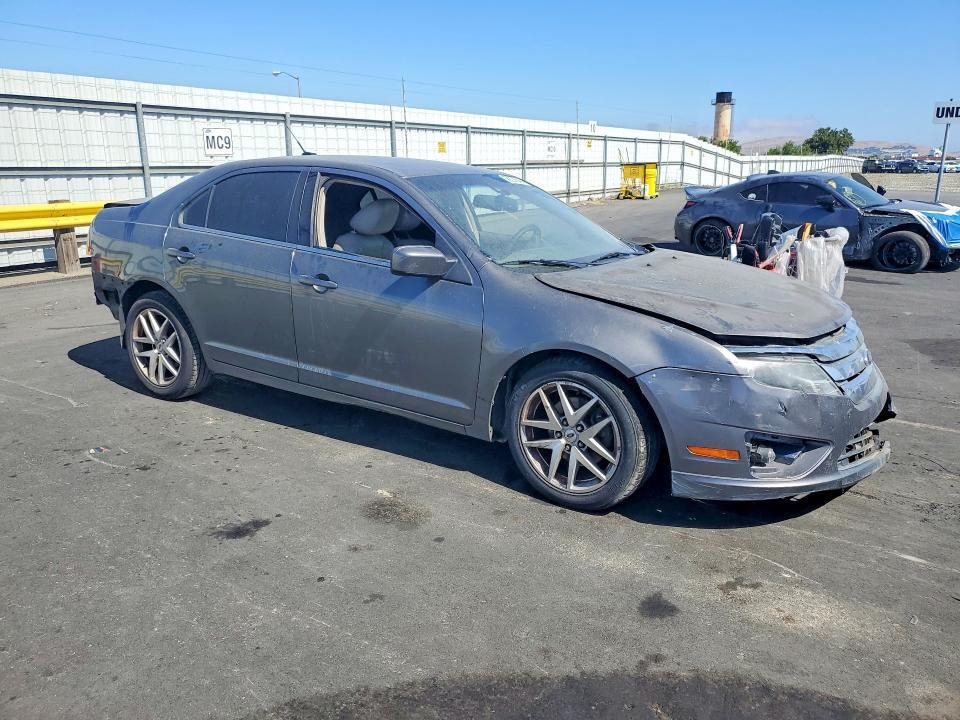 3FAHP0JA0AR320979 2010 FORD FUSION photo no. 4