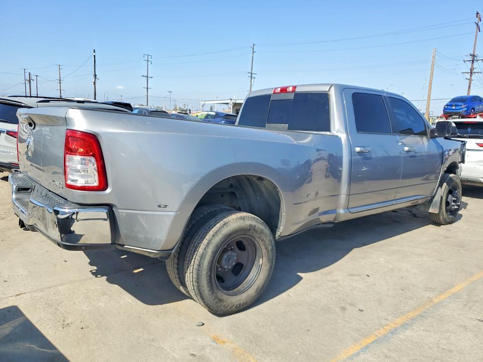 2020 RAM 3500 BIG HORN — Фото 3 из 12