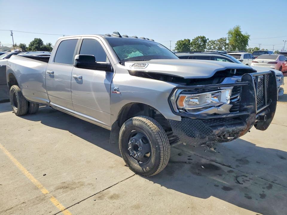 2020 RAM 3500 BIG HORN — Фото 4 из 12