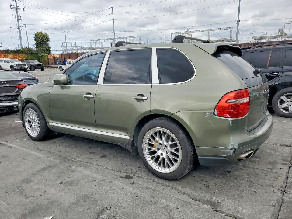2010 PORSCHE CAYENNE — Фото 2 из 12
