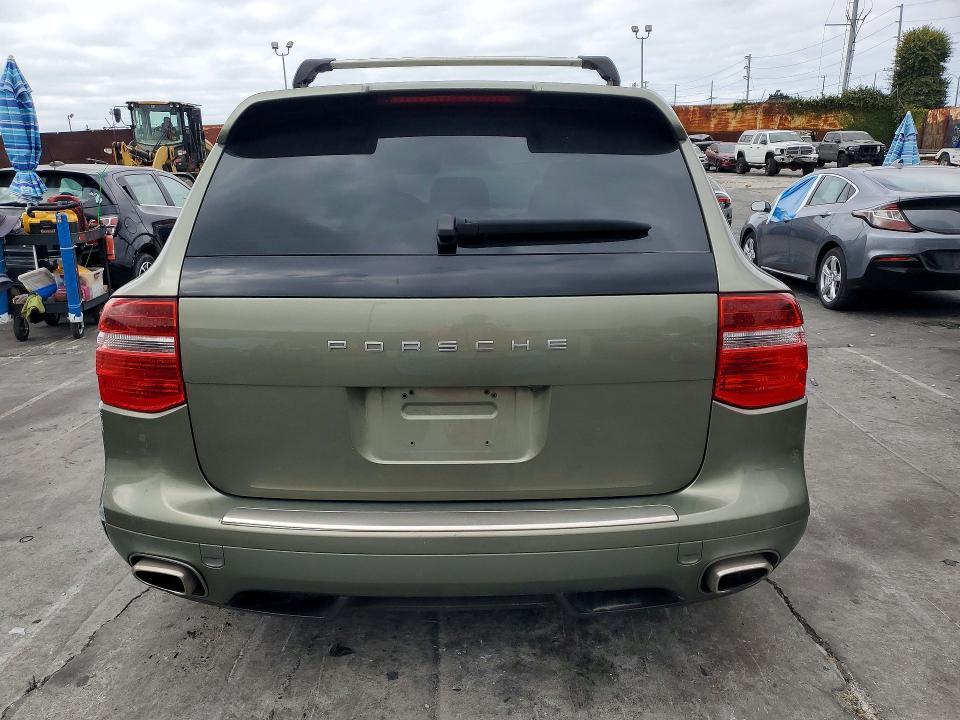 2010 PORSCHE CAYENNE — Фото 6 из 12