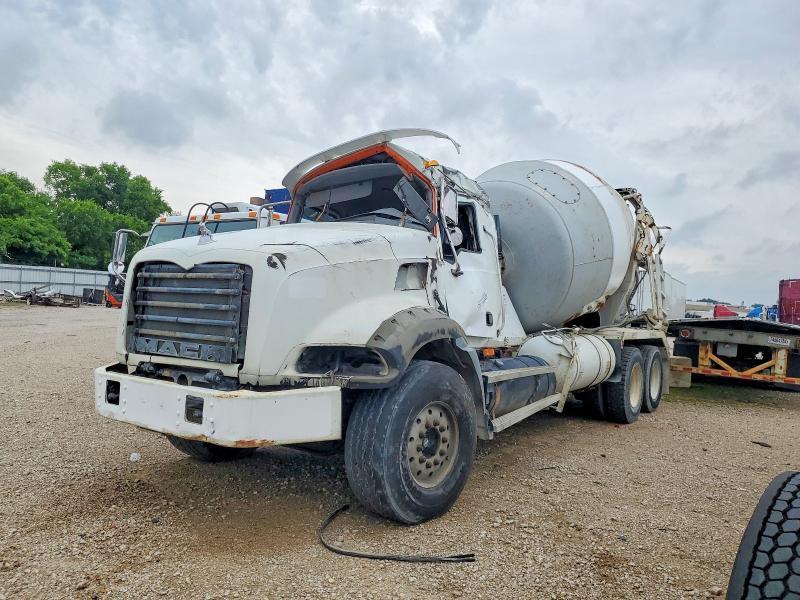 2009 MACK GU800 - READY MIX TRUCK — Фото 2 из 10