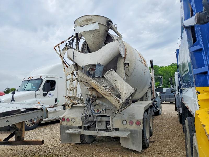2009 MACK GU800 - READY MIX TRUCK — Фото 4 из 10