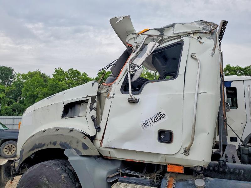 2009 MACK GU800 - READY MIX TRUCK — Фото 9 из 10
