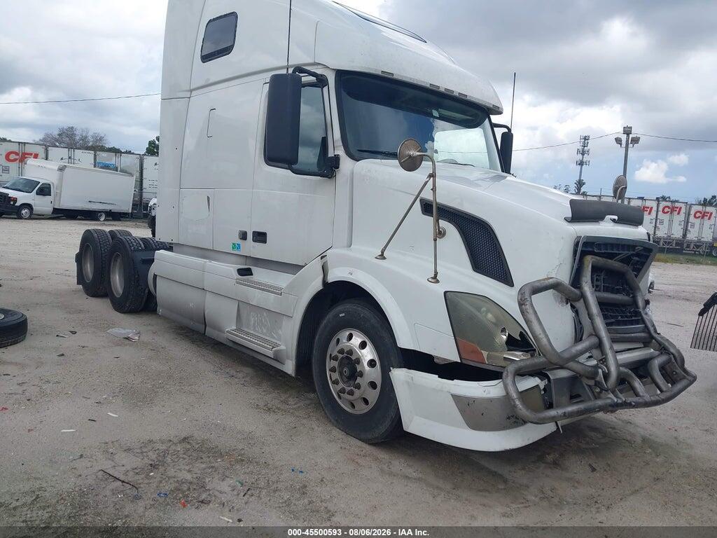 4V4NC9TH4BN297724 2011 VOLVO VN photo no. 1