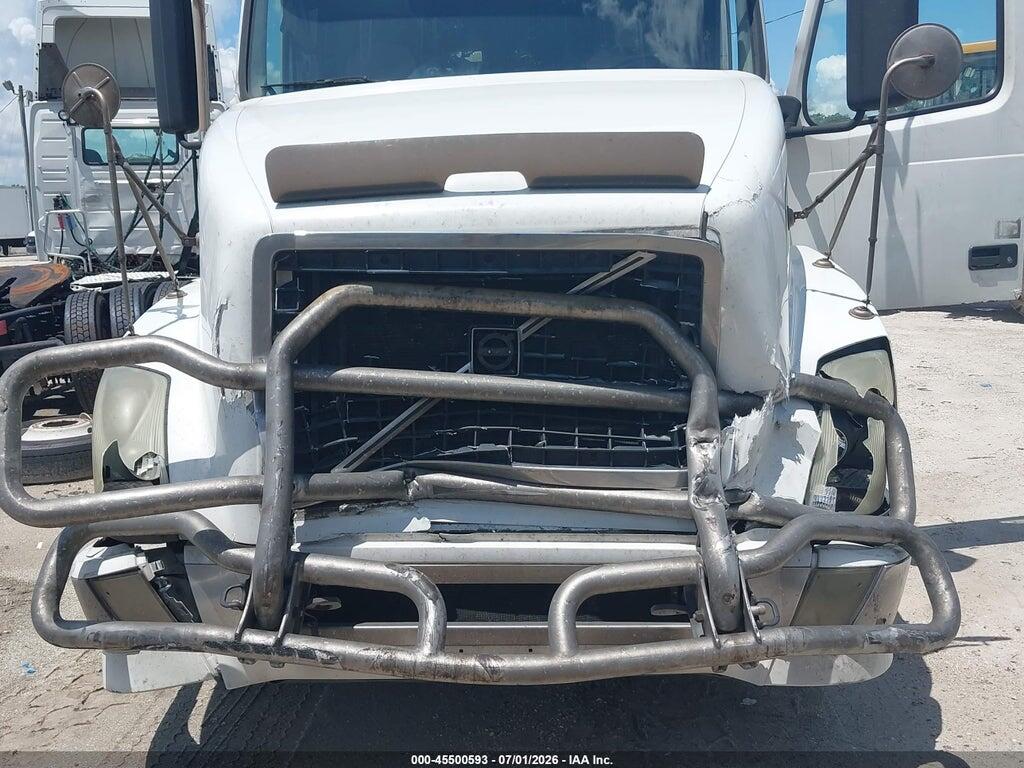 4V4NC9TH4BN297724 2011 VOLVO VN photo no. 11