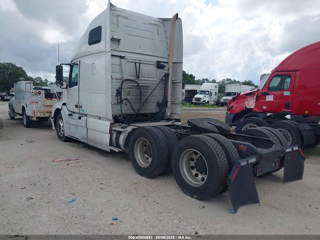 4V4NC9TH4BN297724 2011 VOLVO VN photo no. 3