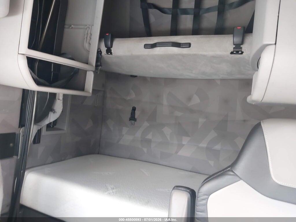 4V4NC9TH4BN297724 2011 VOLVO VN photo no. 7