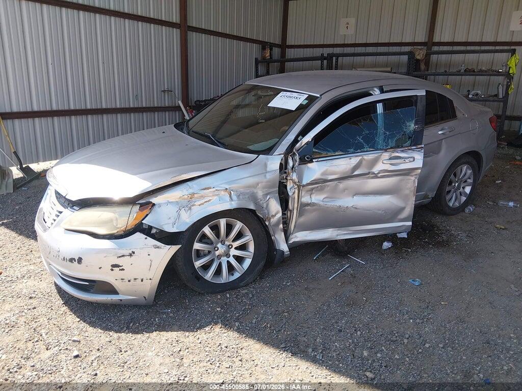 1C3BC1FB0BN511961 2011 CHRYSLER 200 photo no. 2