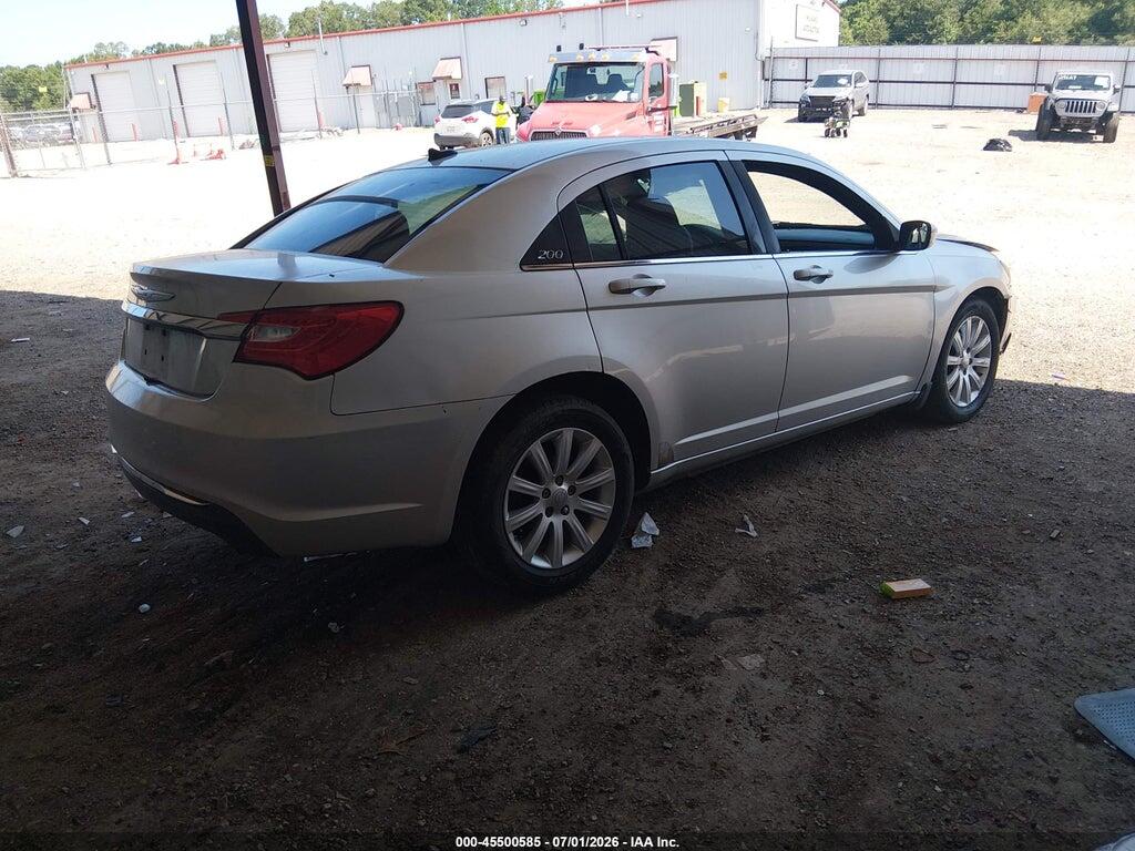 1C3BC1FB0BN511961 2011 CHRYSLER 200 photo no. 4