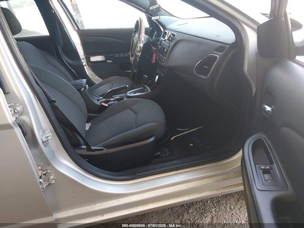 1C3BC1FB0BN511961 2011 CHRYSLER 200 photo no. 5