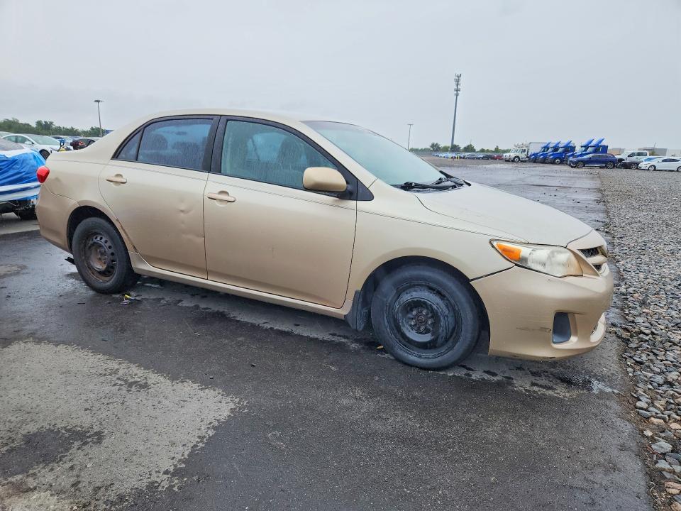 2011 TOYOTA COROLLA LE — Фото 4 из 12