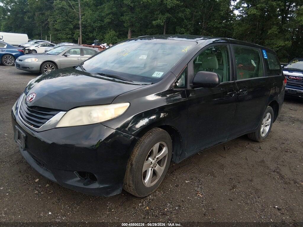 5TDZK3DC7DS326484 2013 TOYOTA SIENNA photo no. 2
