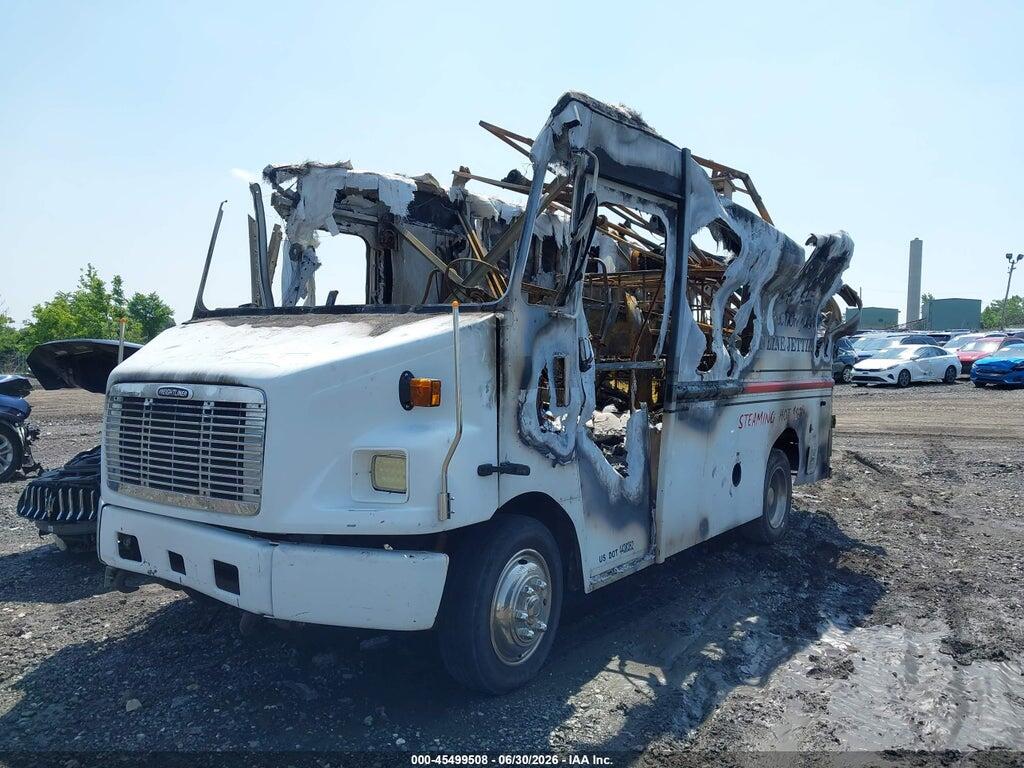 4UZA4FAD3XCF41774 1999 FREIGHTLINER CHASSIS photo no. 2