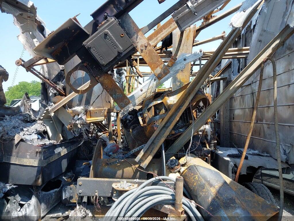 4UZA4FAD3XCF41774 1999 FREIGHTLINER CHASSIS photo no. 7