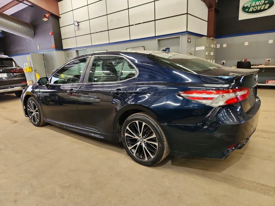 2020 TOYOTA CAMRY SE — Фото 2 из 12