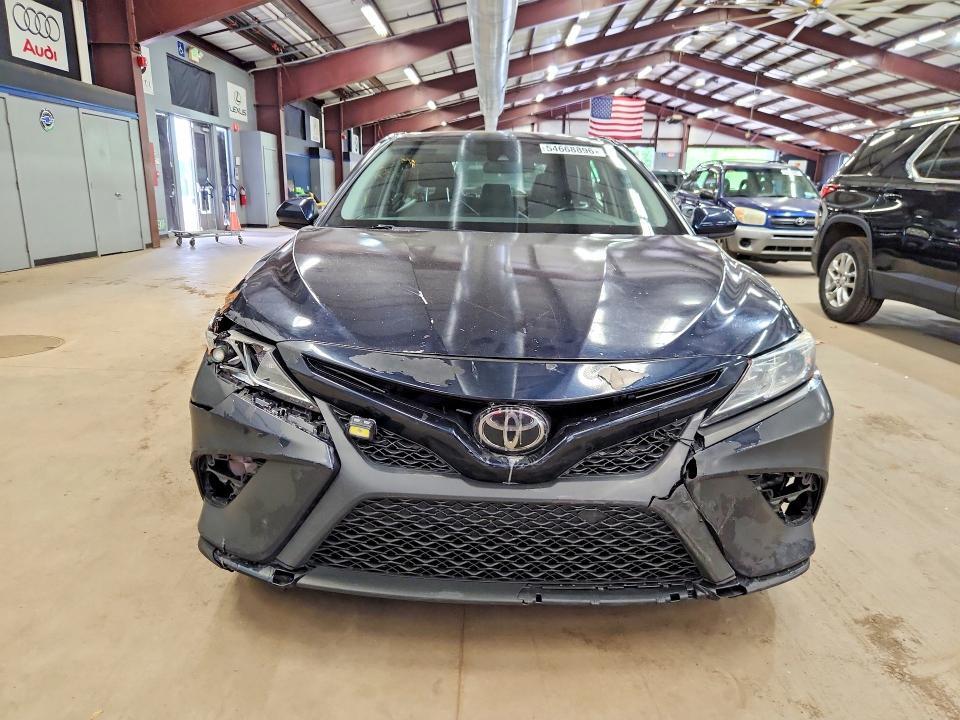 2020 TOYOTA CAMRY SE — Фото 5 из 12