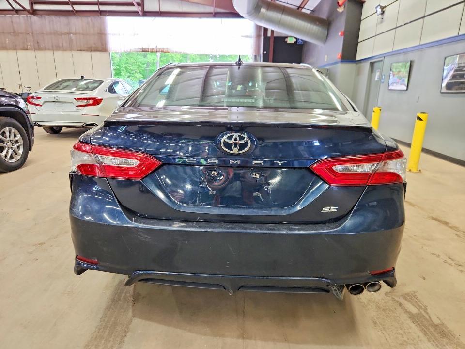 2020 TOYOTA CAMRY SE — Фото 6 из 12