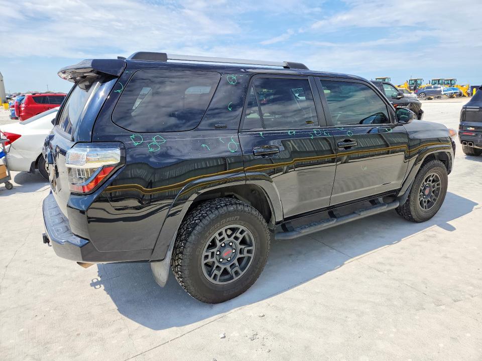 2020 TOYOTA 4RUNNER SR5 — Фото 3 из 12