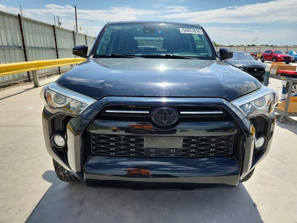 2020 TOYOTA 4RUNNER SR5 — Фото 5 из 12