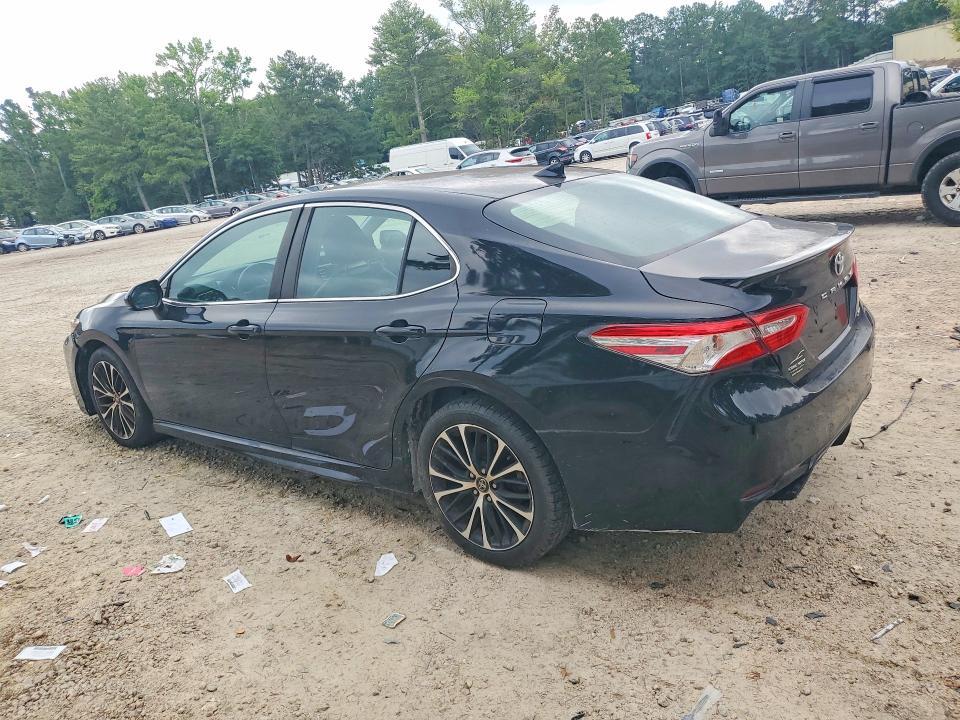 2020 TOYOTA CAMRY SE — Фото 2 из 12