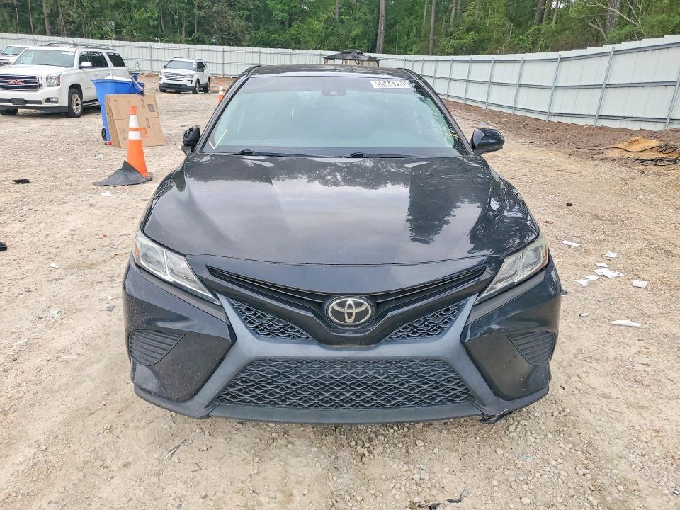 2020 TOYOTA CAMRY SE — Фото 5 из 12