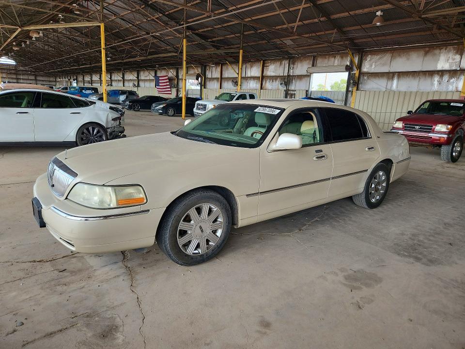 1LNHM83W23Y651217 2003 LINCOLN TOWN CAR photo no. 1