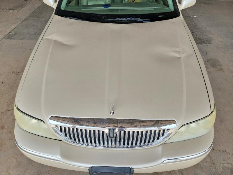 1LNHM83W23Y651217 2003 LINCOLN TOWN CAR photo no. 11