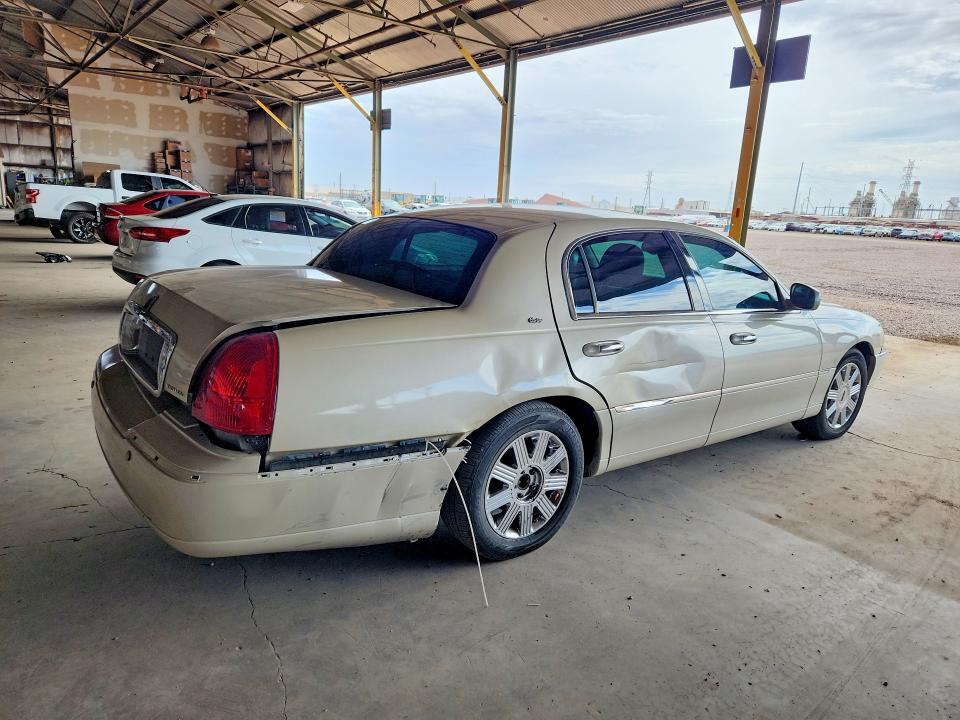 1LNHM83W23Y651217 2003 LINCOLN TOWN CAR photo no. 3