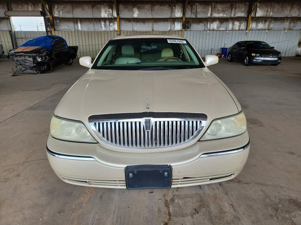 1LNHM83W23Y651217 2003 LINCOLN TOWN CAR photo no. 5