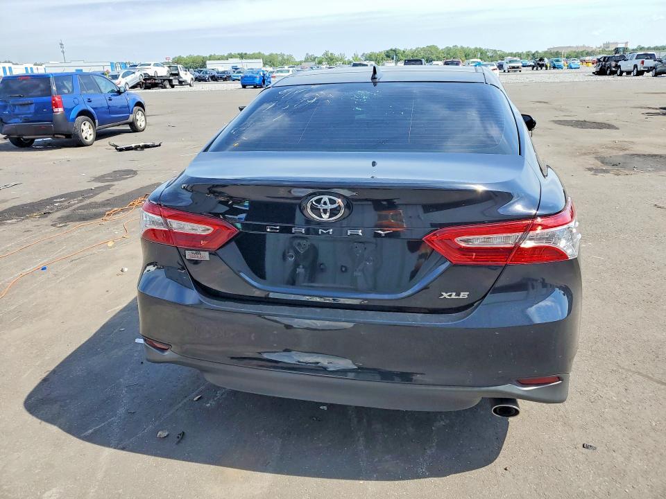 2020 TOYOTA CAMRY XLE — Фото 6 из 12