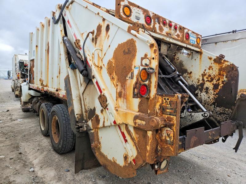 2000 INTERNATIONAL 4900 REFUSE TRUCK — Фото 3 из 10
