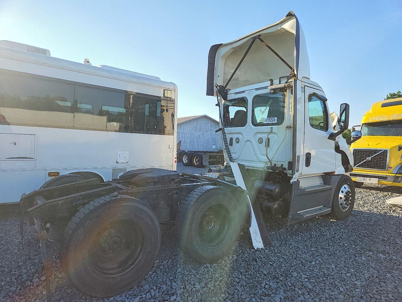 3AKJHLDV3LSLF0836 2020 FREIGHTLINER CASCADIA 126 photo no. 4