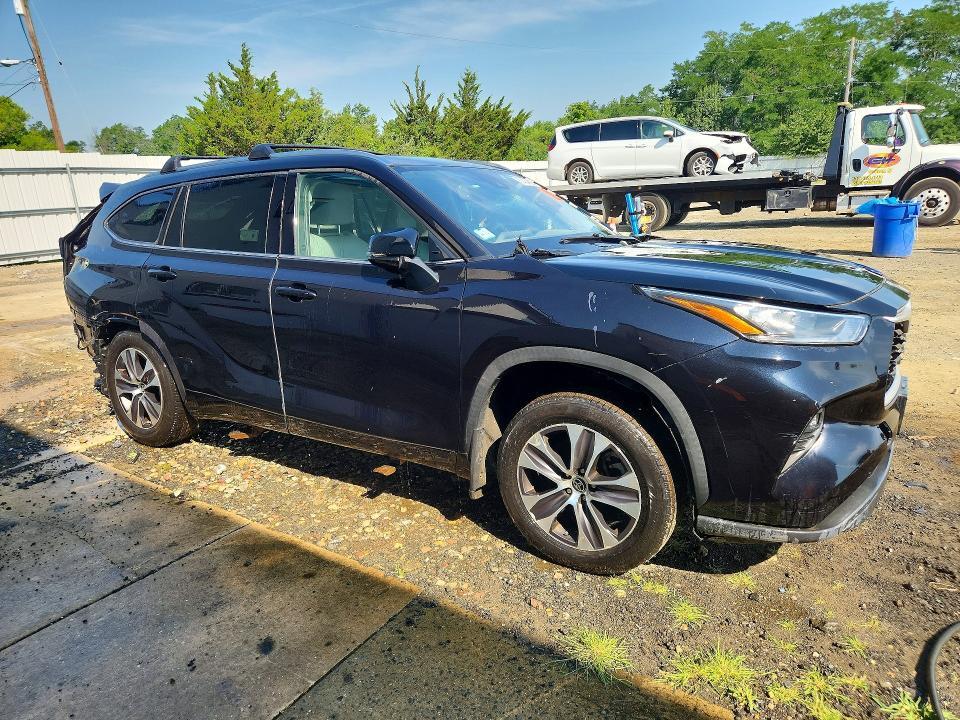2020 TOYOTA HIGHLANDER XLE — Фото 4 из 12