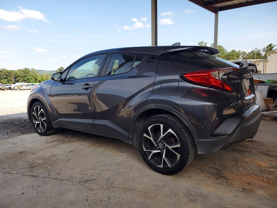 2018 TOYOTA C-HR XLE — Фото 2 из 12