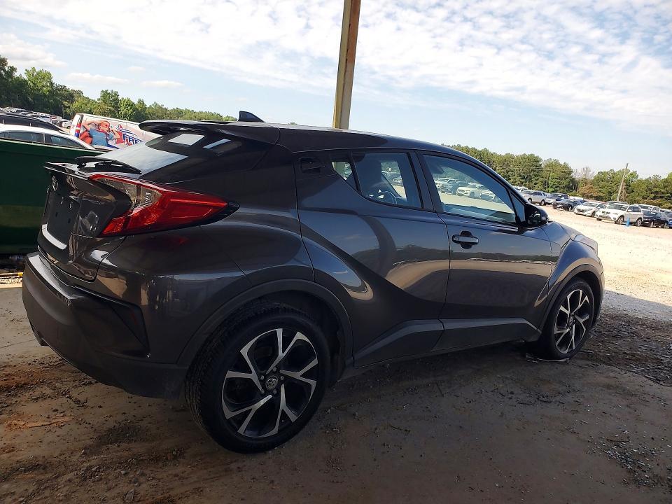 2018 TOYOTA C-HR XLE — Фото 3 из 12