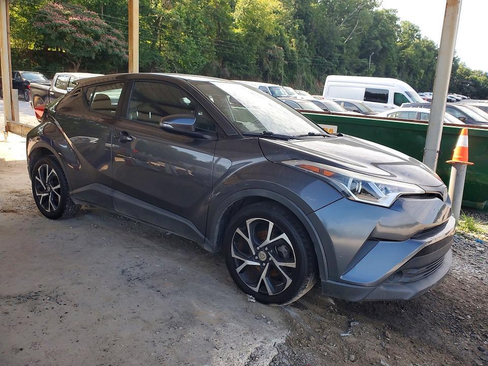2018 TOYOTA C-HR XLE — Фото 4 из 12