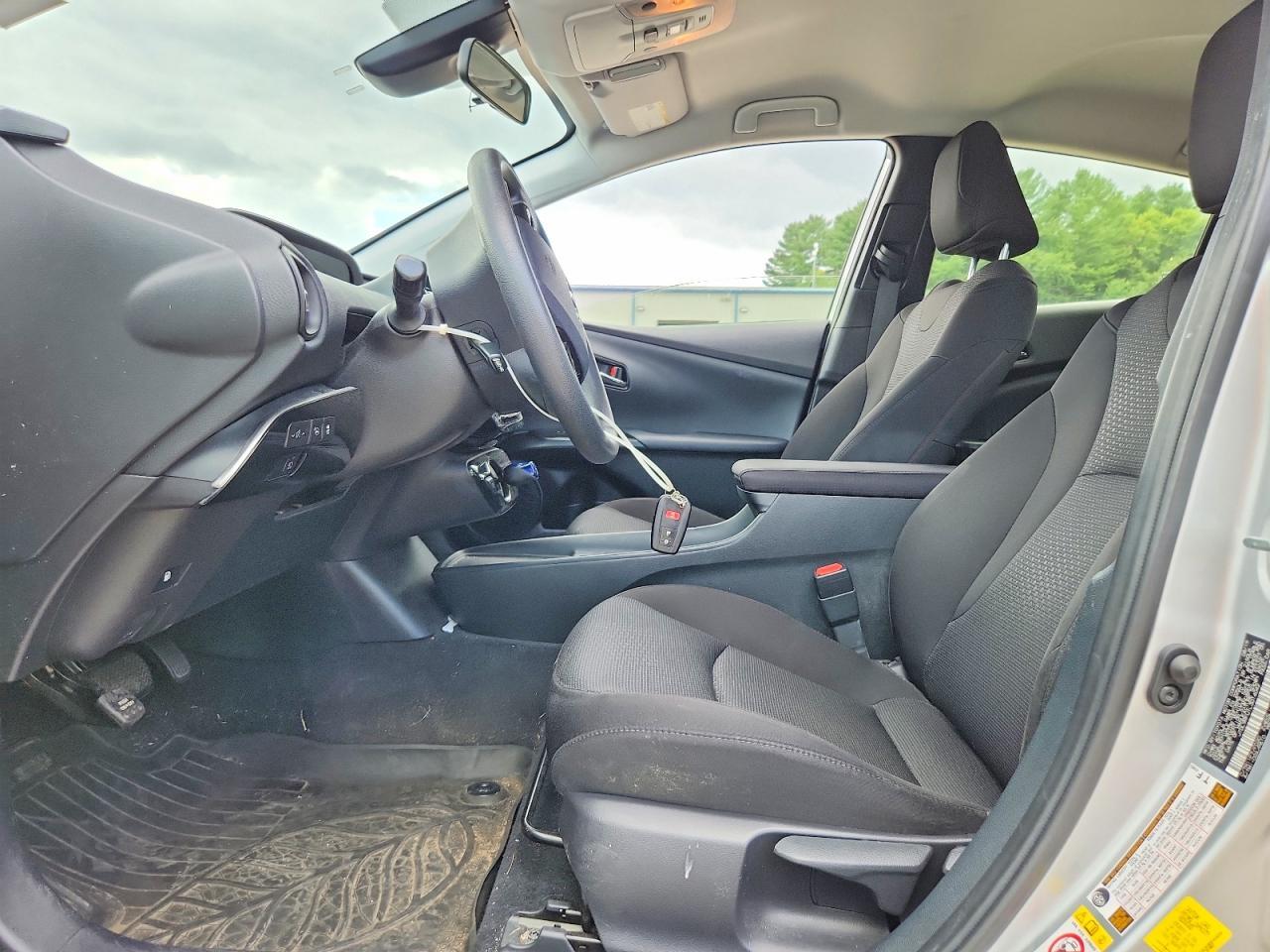 2020 TOYOTA PRIUS LE AWD-E — Фото 7 из 13