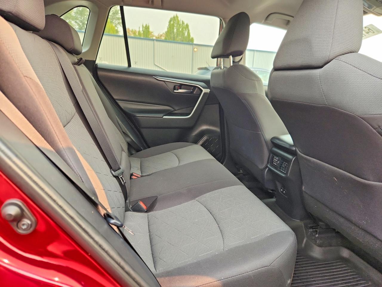 2020 TOYOTA RAV4 XLE — Фото 10 из 12