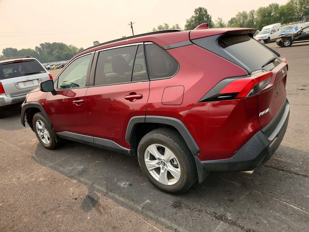 2020 TOYOTA RAV4 XLE — Фото 2 из 12
