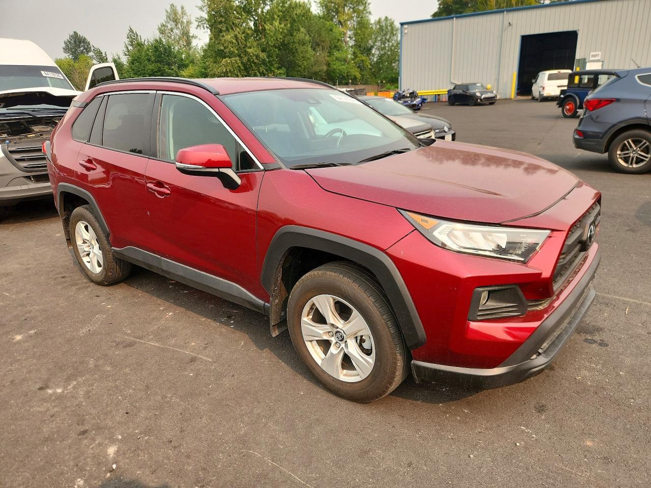 2020 TOYOTA RAV4 XLE — Фото 4 из 12
