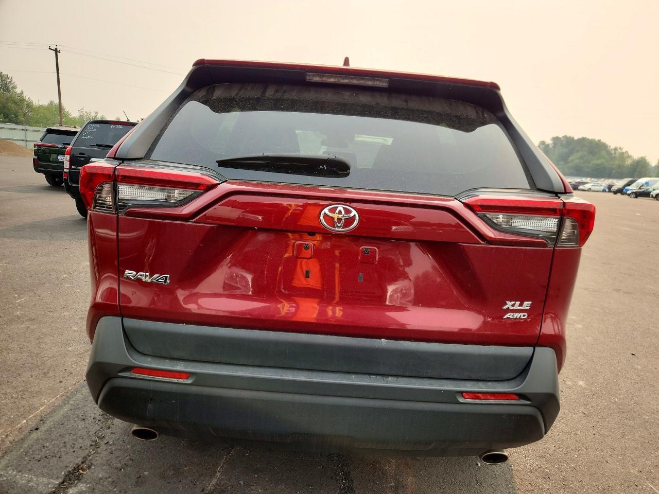 2020 TOYOTA RAV4 XLE — Фото 6 из 12