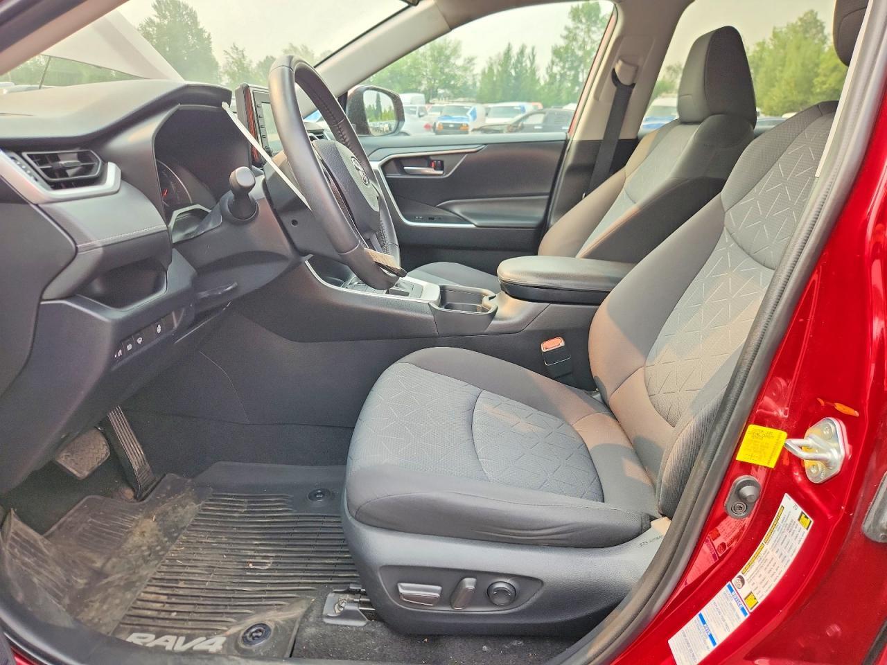 2020 TOYOTA RAV4 XLE — Фото 7 из 12