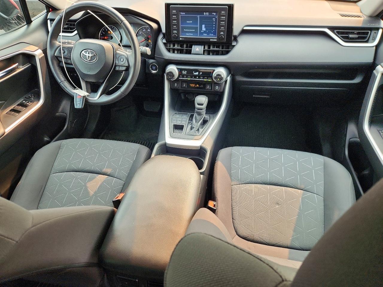 2020 TOYOTA RAV4 XLE — Фото 8 из 12