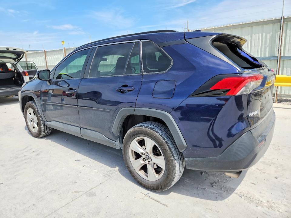 2020 TOYOTA RAV4 XLE — Фото 2 из 13