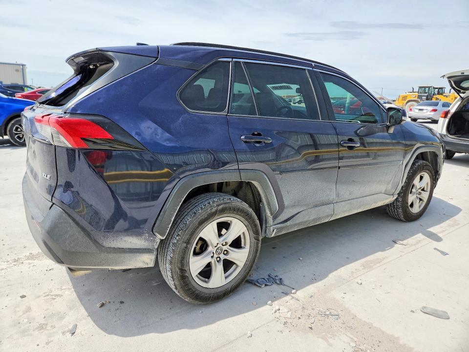 2020 TOYOTA RAV4 XLE — Фото 3 из 13