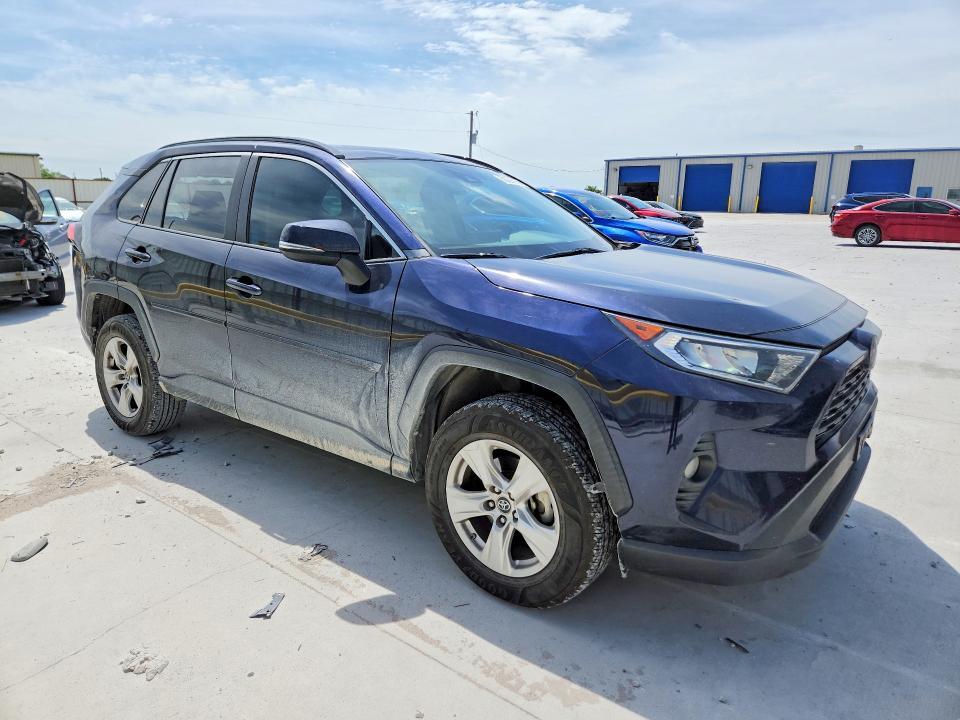 2020 TOYOTA RAV4 XLE — Фото 4 из 13