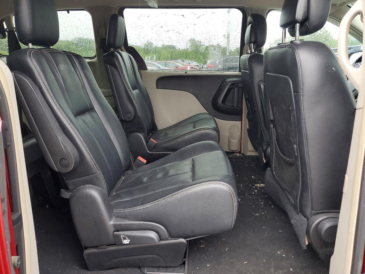 2016 CHRYSLER TOWN & COUNTRY TOURING — Фото 11 из 13