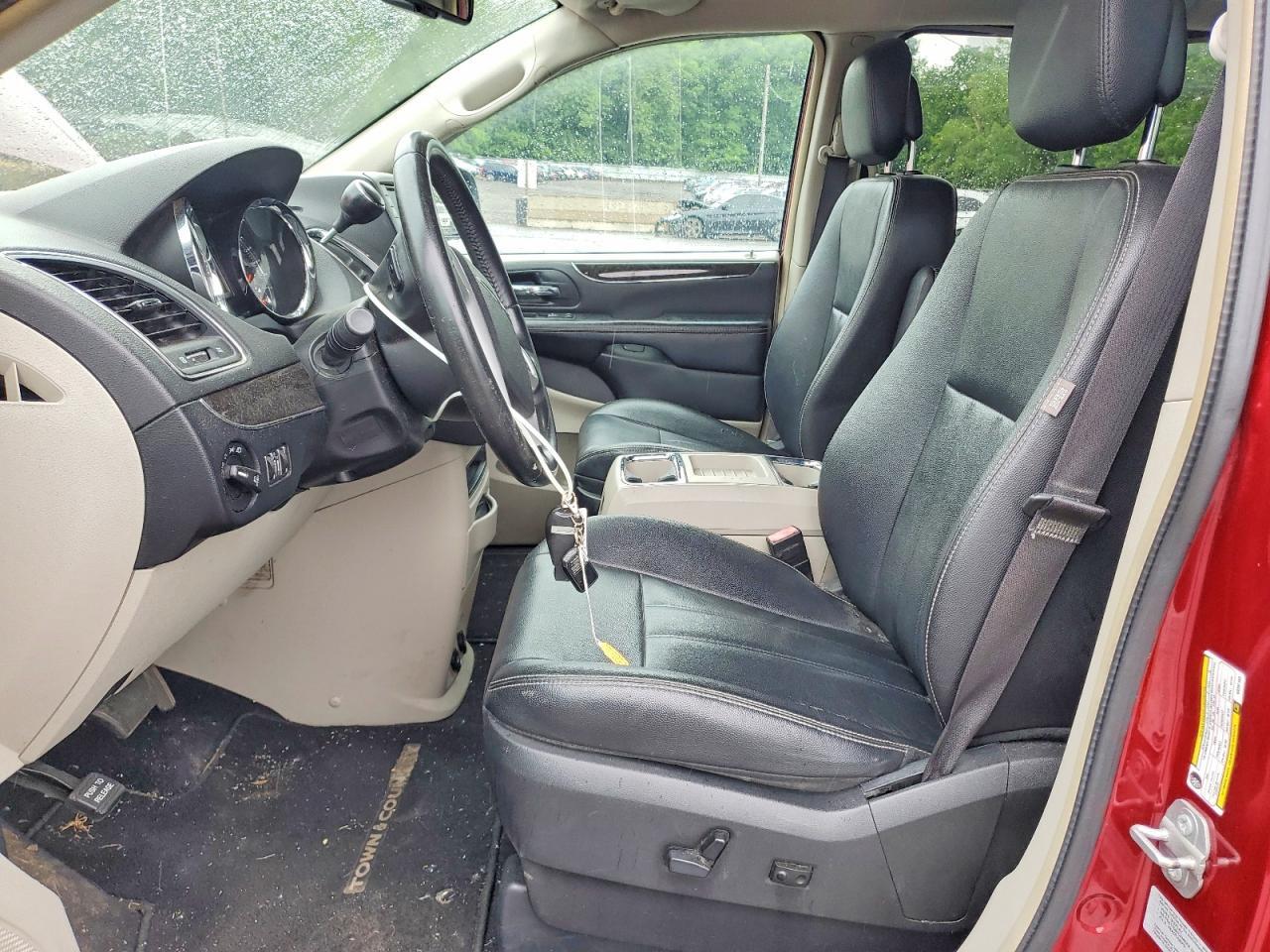 2016 CHRYSLER TOWN & COUNTRY TOURING — Фото 7 из 13