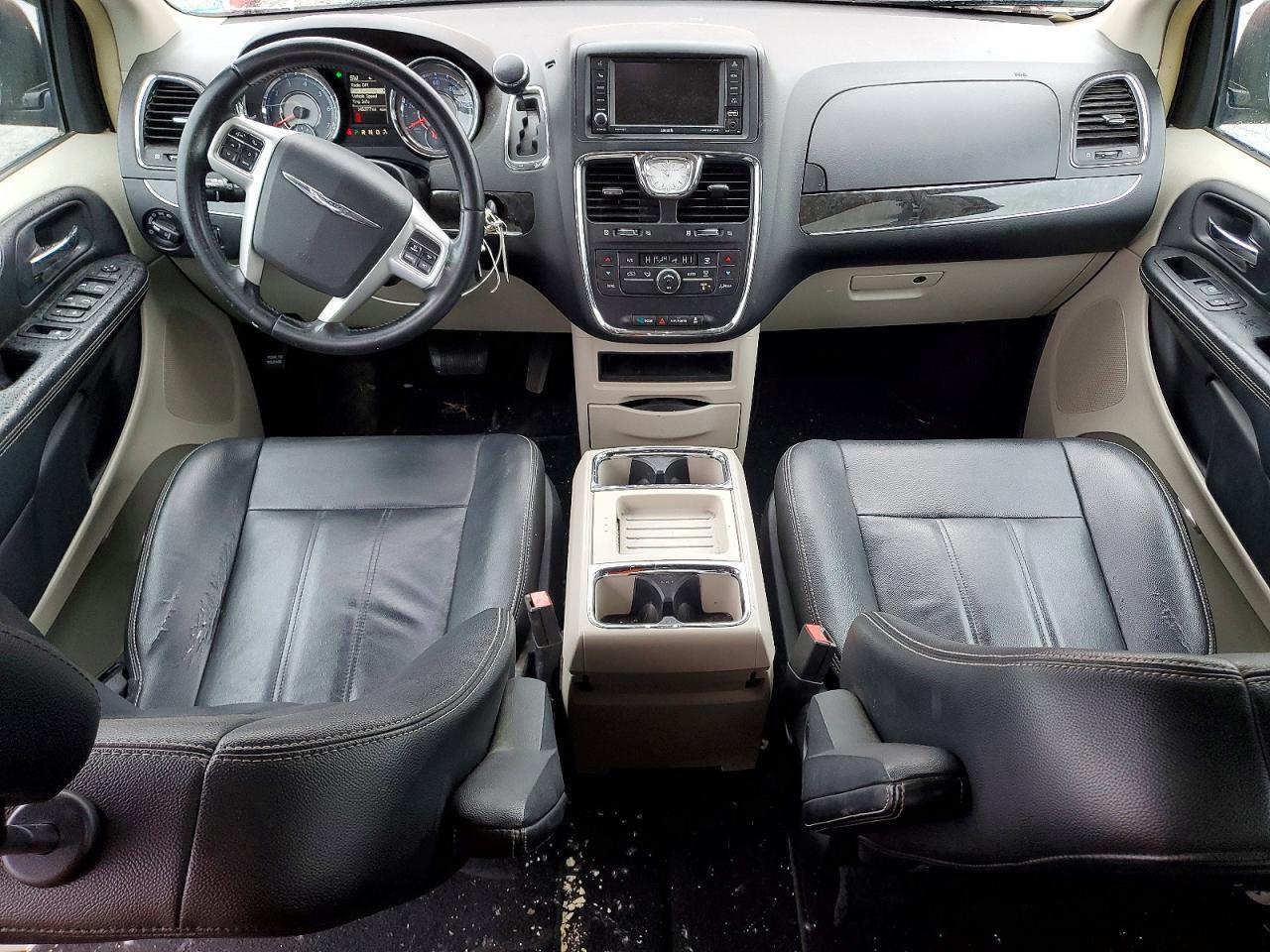 2016 CHRYSLER TOWN & COUNTRY TOURING — Фото 8 из 13